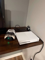 X Box One S: Wall mount + all wires + 2 controllers