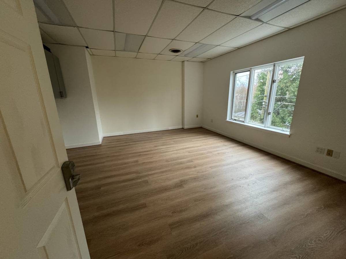 Falls Church professional office - rent incl. utilities
