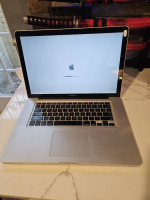Macbook pro 2011 15inch intel i7 8gb 500gb