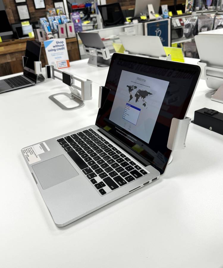 Macbook Pro Retina 13 inch**3Ghz Intel Core i7**500GB SSD**8GB RAM