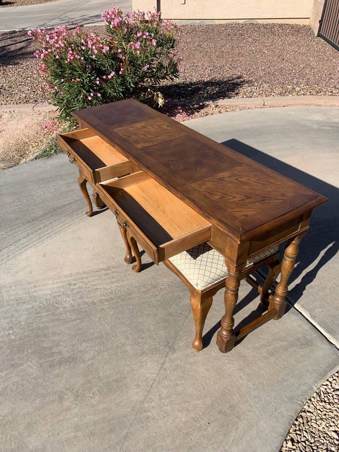 Drexel Sofa Table with 2 Sitting Stools