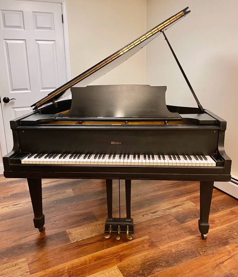 Black Baby Grand Piano (Excellent Piano!)