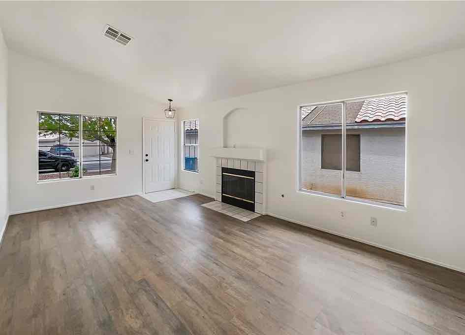 Single 2beds &2baths house for rent sqft 1198