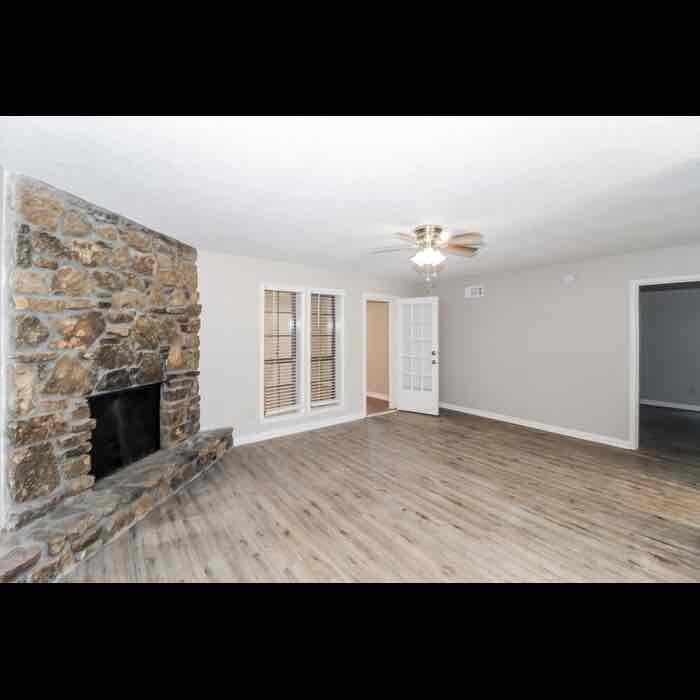 Charming 3bedrooms house available and affordable
