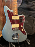 Fender Vintera Series 60’s Jazzmaster Ice Blue Metallic w/ Gig Bag