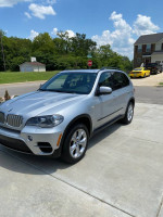 2012 BMW 35d in great condition, all-wheel drive, luxurious interior with heated seats and sunroof