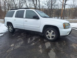 Chevrolet TrailBlazer Extended LT 4X4, low mileage, well-maintained, no rust, parked outdoors in winter.
