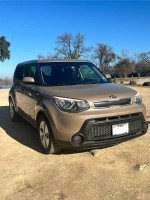 2016 Kia Soul in excellent condition, second owner, no accidents, clean title and well-maintained appearance.