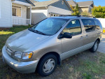 2000 Toyota Sienna XLE minivan in good condition, low mileage, suitable for family use and transportation needs.