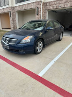 2007 Nissan Altima 3.5 SE FWD parked, showing clean exterior and alloy wheels, suitable for family or student use.