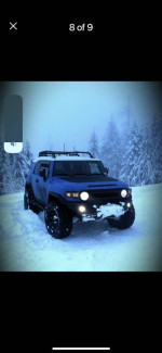 2007 Toyota FJ Cruiser in snow, featuring a lift, off-road tires, and winch with clear title.
