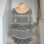 STUNNING  St. John Evening Black/Gray Knit Tunic Top!