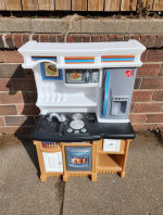 Electronic Step 2 Beige/White Play Kitchen