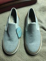 New Margaritaville Womens Blue Striped Canvas Slip On Shoes Size 7.5
