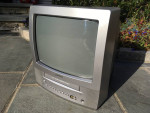 Vintage 2004 Toshiba MV13P2 13” Retro Gaming CRT Tube TV VHS/VCR Combo